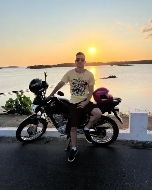 
					Motorista envolvido em acidente que matou pai e filho na BR-104 é indiciado por homicídio doloso
				
				
