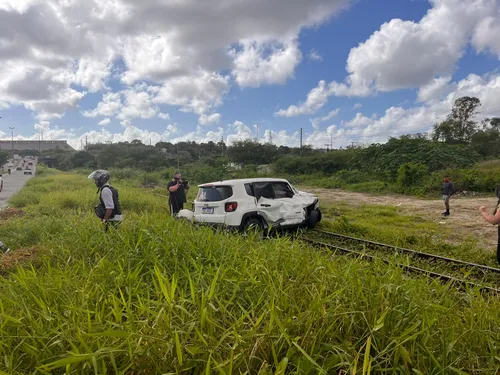 Motorista Ferido Após Colisão de Carro com Trem em João Pessoa