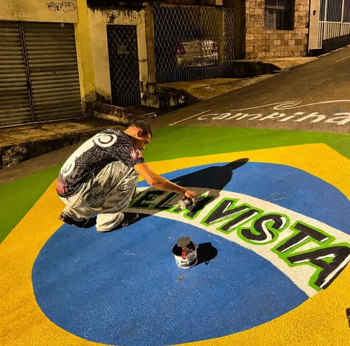 
					Pintura de rua para a Copa do Mundo reúne moradores em Campina Grande: 'Nostalgia total'
				
				