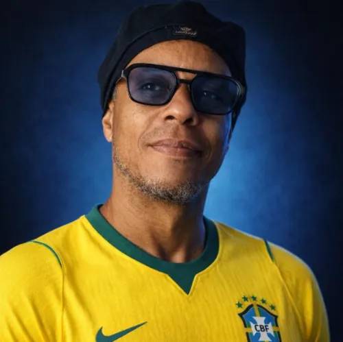 
					Ronaldinho Gaúcho encontra sósia paraibano durante festa em Sousa; veja vídeo
				
				