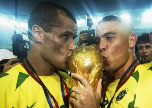 
					Rivaldo e Ronaldo da atual geração
				
				