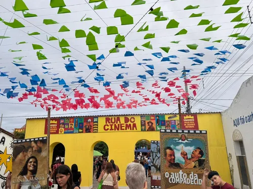 
					'Roliúde Nordestina': Cabaceiras inaugura Parede da Fama e Rua do Cinema
				
				