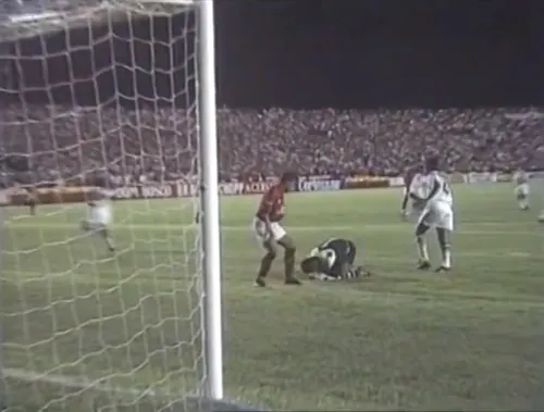 
					Sousa 35 anos: relembre 10 jogos marcantes na história do Dinossauro
				
				