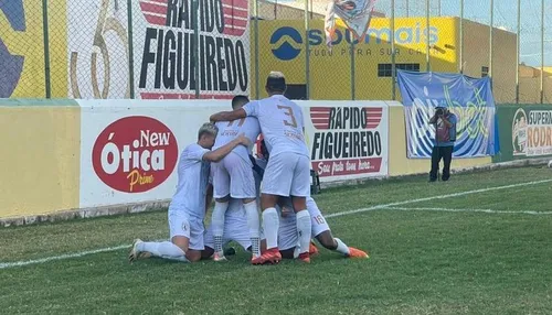 
					Sousa 35 anos: relembre 10 jogos marcantes na história do Dinossauro
				
				