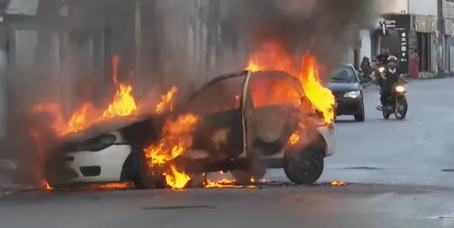 
					Trecho da BR-230 é bloqueado em João Pessoa durante protesto por morte de jovem
				
				