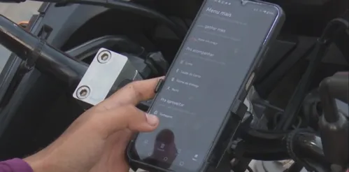
					Uso do celular no trânsito aumenta riscos para motociclistas por aplicativo e entregadores
				
				