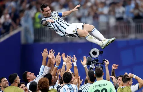 Messi 2026: Versão mais decisiva que 2022, craque lidera Argentina rumo às quartas
