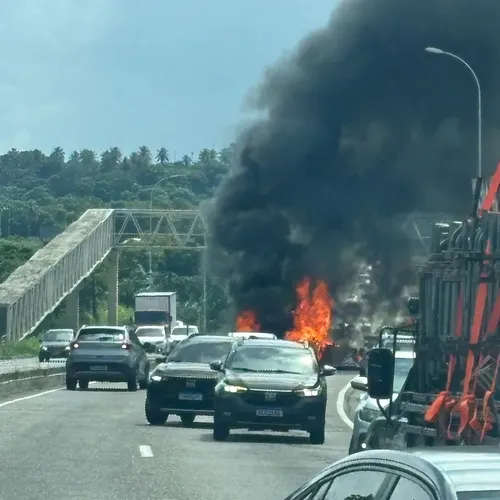 
					Trecho da BR-230 é bloqueado em João Pessoa durante protesto por morte de jovem
				
				
