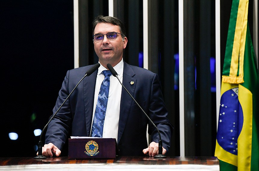 Flávio Bolsonaro aparece filiado ao Missão, e PL não consegue registrar candidatura à Presidência
