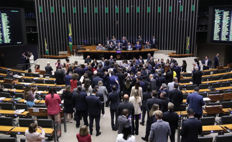 Eleições 2026: Cinco deputados federais da Paraíba declaram queda em bens após 4 anos de mandato