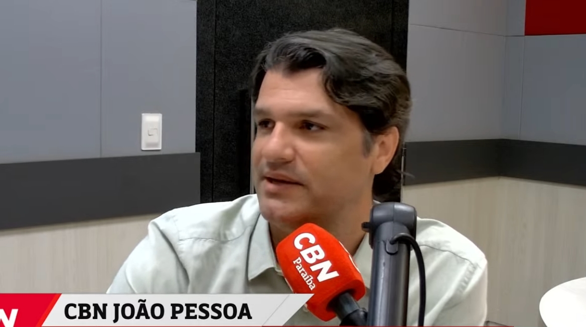 OPINIÃO: Léo Bezerra e a luta para deixar para trás a fase de "sabor prefeito"