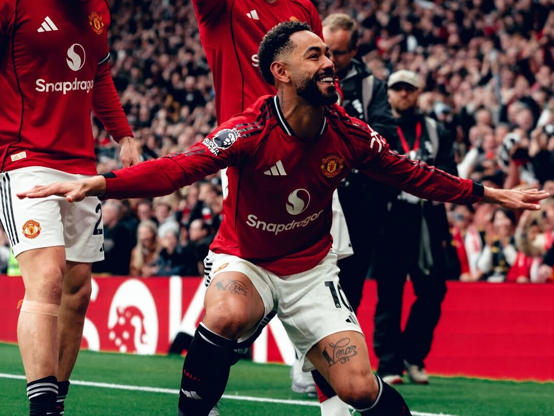 Matheus Cunha marca em clássico e Manchester United garante retorno à Liga dos Campeões
