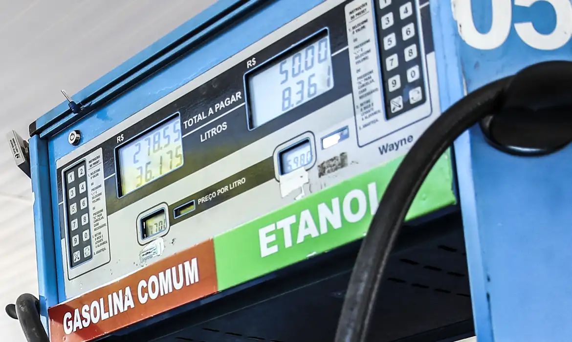 Preço da gasolina e etanol caem, mas diesel comum e GNV registram alta em João Pessoa