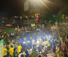 Apoiadores realizam ato pró-Flávio Bolsonaro na Avenida Epitácio Pessoa, em João Pessoa