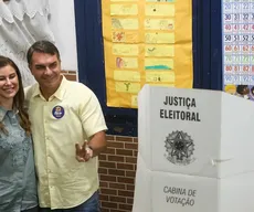 Flávio Bolsonaro vota no Rio de Janeiro e diz que 'o Brasil vai mudar e vai vencer'