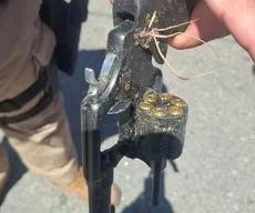 Dois suspeitos de assalto são atropelados por vítima após roubarem moto em Puxinanã