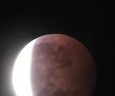Eclipse lunar parcial: veja fotos do fenômeno registradas em cidades da Paraíba
