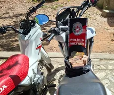 Homem é preso e adolescente é apreendido suspeitos de assaltar casa, em Cajazeiras