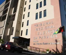Juiz proíbe distribuição de alimentos e bebidas em evento de Cícero Lucena em Serra Branca