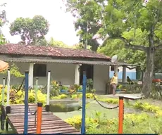 Mais de 100 pessoas deixam casa de acolhida e passam noite em posto na BR-230, em Santa Rita