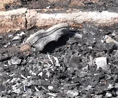 Polícia investiga invasão e queima de objetos em casa onde bebê foi morto a facadas, em Patos