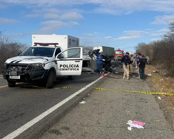 Duas crianças ficam em estado grave após acidente com van que deixou seis mortos, na BR-230