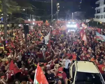 Apoiadores fazem ato pela reeleição de Lula na orla de João Pessoa