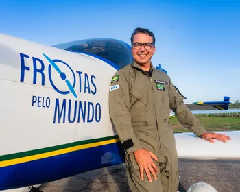 Brasileiro faz parada em João Pessoa após volta ao mundo solo em monomotor