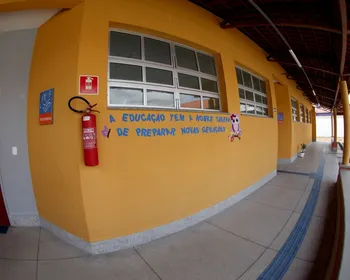 Campina Grande paga 14º salário para servidores da educação que alcançaram metas