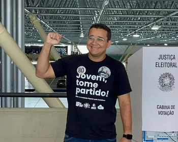 Candidato ao Governo da Paraíba, Yuri Ezequiel vota em João Pessoa