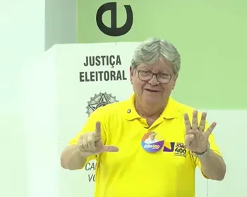 Candidato ao Senado pela Paraíba, João Azevêdo vota em João Pessoa