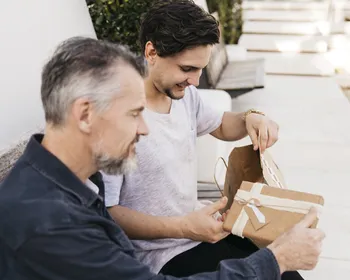 Compras online para o Dia dos Pais exigem atenção; veja como evitar golpes e prejuízos