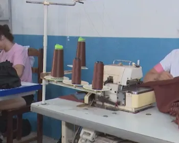 Costura movimenta economia e gera renda para famílias em São Domingos do Cariri