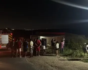 Criança é arremessada para telhado de casa e morre após acidente de moto em Massaranduba