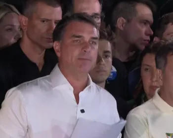 Derrotado nas urnas, Flávio Bolsonaro diz que não reconhece resultado da eleição