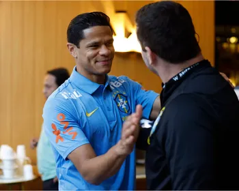 Douglas Santos quer assumir papel de liderança e “deixar marca” na seleção brasileira