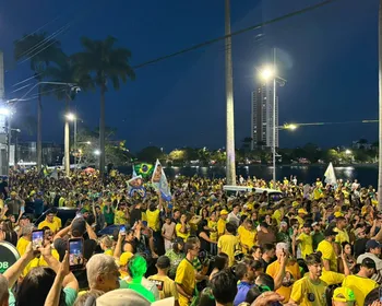 Efraim e vice de Flávio, Alfredo Gaspar, comandam ato em Campina Grande