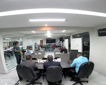 Eleição da Câmara de Serra Branca é suspensa após vereador mudar de chapa durante a sessão
