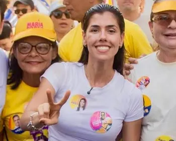 Eleição e folia: candidata à deputada arrasta multidão no Brejo em ato com alusão ao carnaval