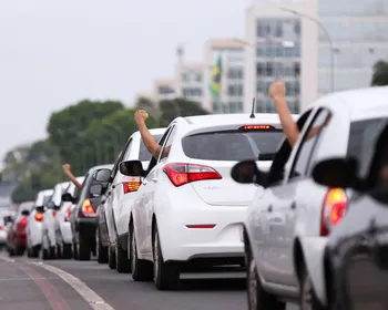Eleições 2026: veículos de transporte por aplicativo não podem circular com propaganda eleitoral