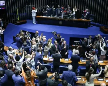 Fim da escala 6x1 e redução da jornada de trabalho são aprovados no Senado
