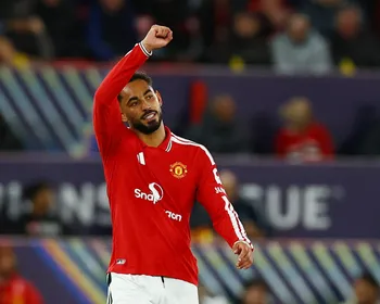 Fora da convocação de Ancelotti, Matheus Cunha marca em goleada do United na Liga dos Campeões
