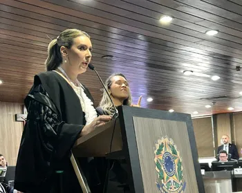 Giovanna Mayer toma posse no TRE-PB em vaga pioneira exclusiva para mulheres