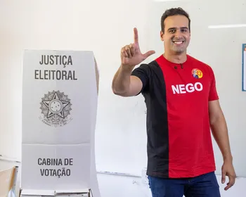 Governador reeleito da PB, Lucas Ribeiro vota no 2º turno