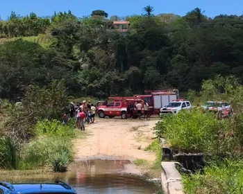 Homem morre após carro com cinco pessoas cair em açude no Agreste da Paraíba