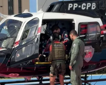 Homem é salvo de afogamento em praia e levado em estado grave para hospital, em João Pessoa