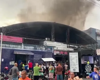 Incêndio destrói totalmente quatro lojas do Centro Comercial de Passagem, em João Pessoa