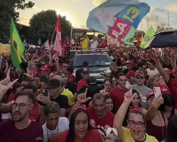Lula tem atos de campanha com multidão em João Pessoa e carreata em Campina Grande