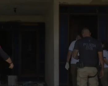 Mulher é encontrada morta com corpo em avançado estado de decomposição dentro de casa