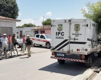 Mulher é morta a tiros e polícia investiga feminicídio, em Pedras de Fogo